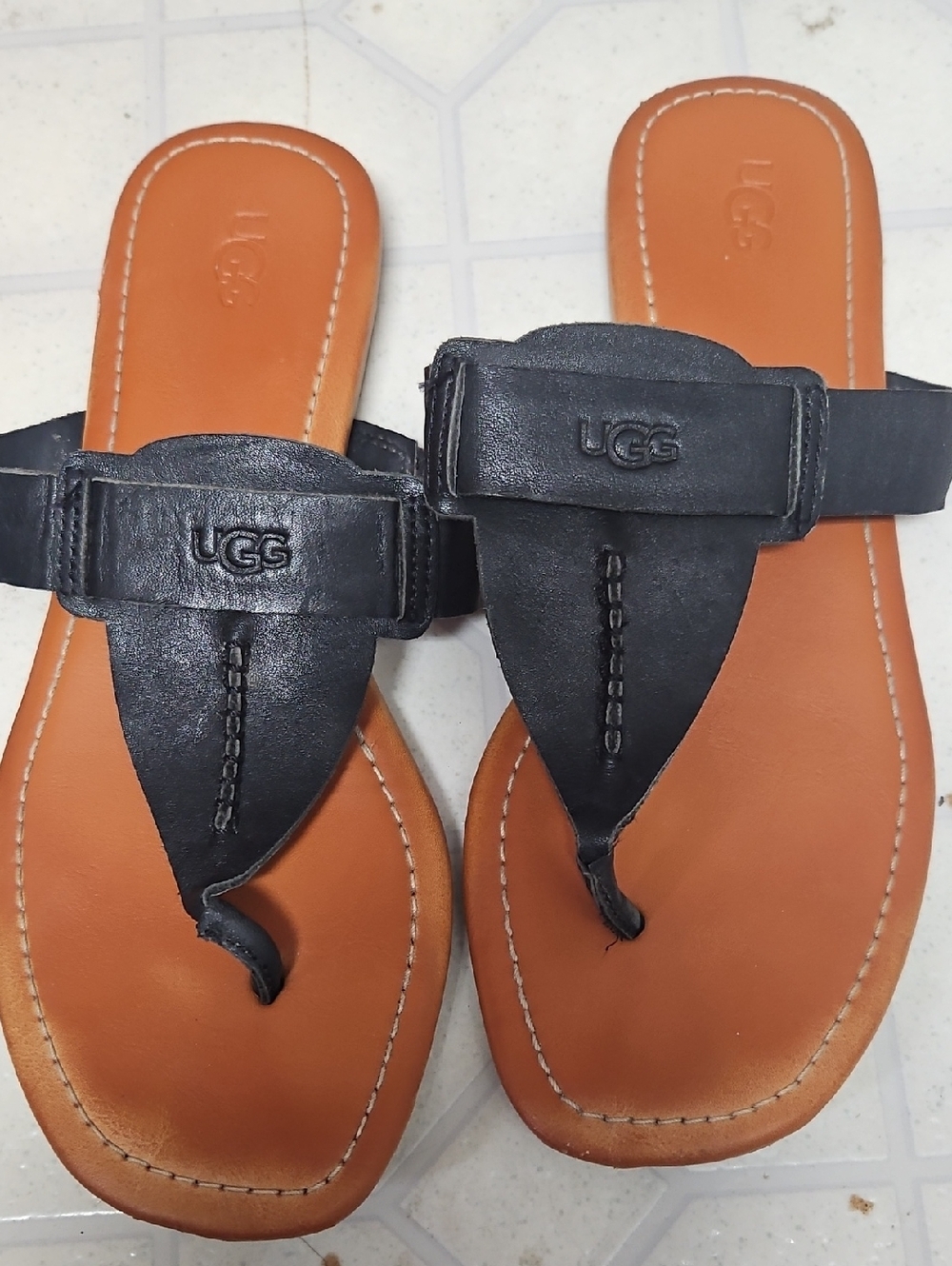 UGG Black Leather Toe-Post Sandals for WomenUGG Women's Gaila Flat Sandal black